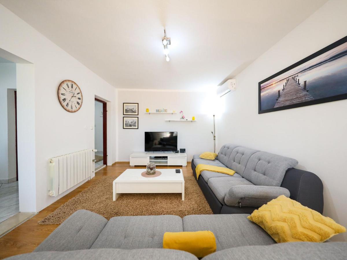 Lovely Holiday Home In Policnik With Private Pool Экстерьер фото